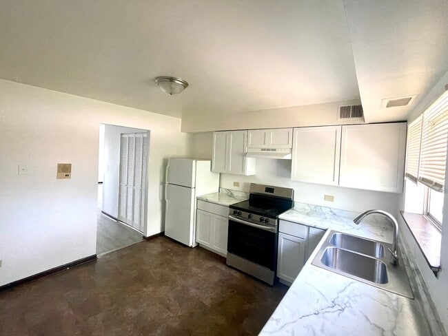 Building Photo - 1703 W Mansard Ln
