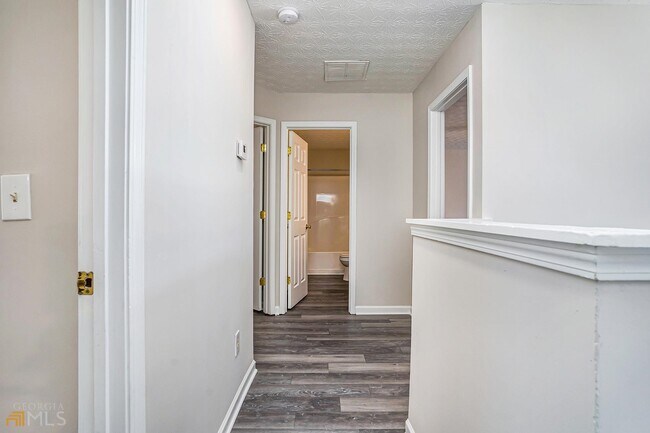 Building Photo - 1730 Bennett Dr