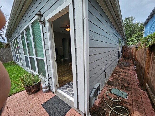Building Photo - 6002 Fulton Meadows Ln