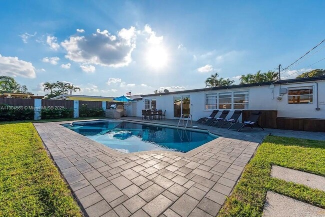 Building Photo - 9134 Reed Dr