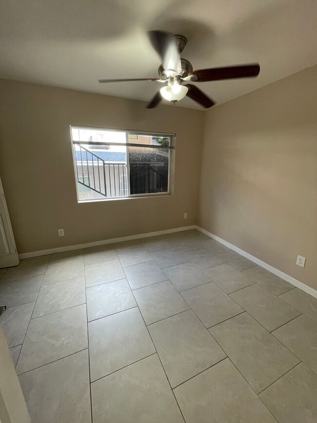 Building Photo - 3 bed/2 bath unit in Salt Lake!