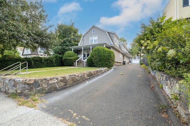 Building Photo - 151 Seaside Ave