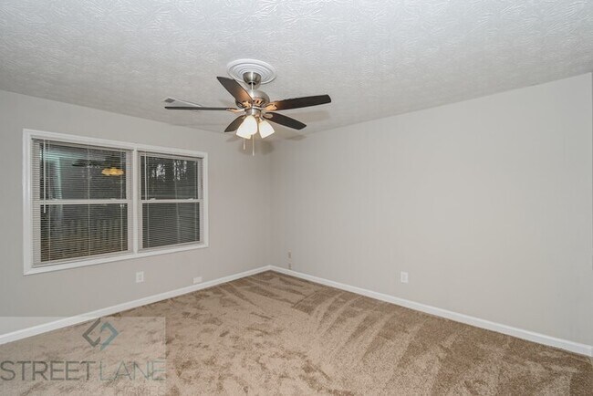 Building Photo - REDUCED!