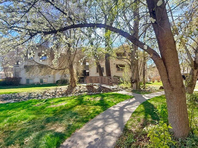 Building Photo - Charming 3-Bedroom Condo in Franklin Park – Prime Provo Location