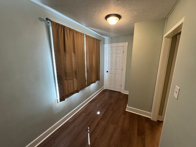 Building Photo - Beautiful 3 Bed and 2 Bath Home