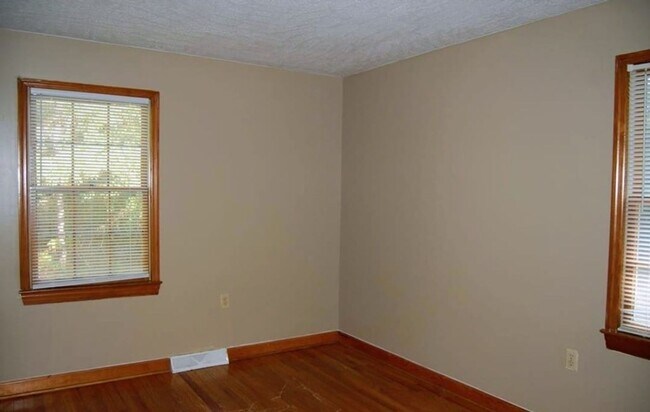 Building Photo - Peaceful 3BR Rancher Retreat on Wooded Lot