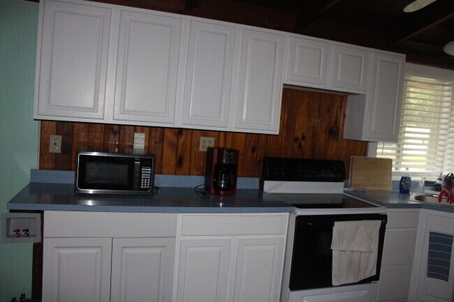 Building Photo - 1725 Cuscowilla Ln