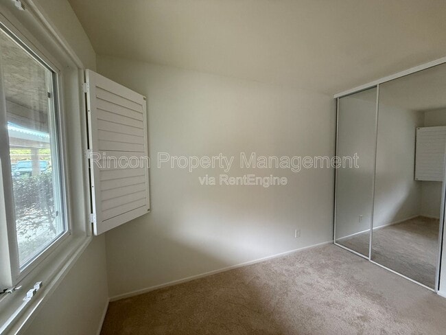 Building Photo - 236 E Surfside Dr