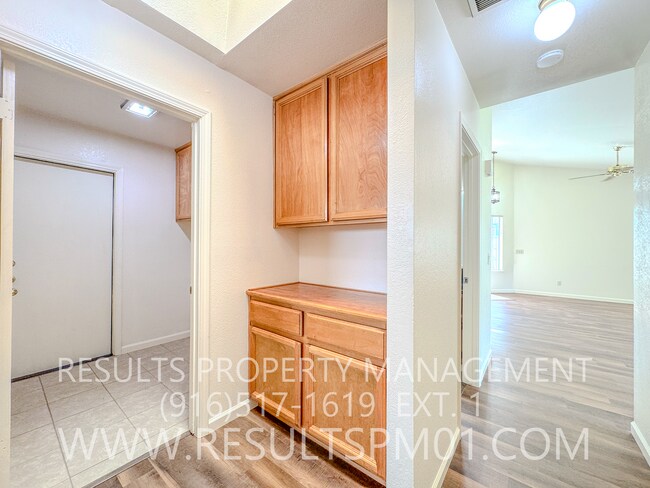 Building Photo - Beautiful upgraded Rocklin 3 Bedroom