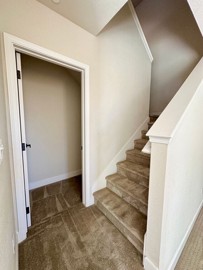 Building Photo - 1154 Galeria Cir