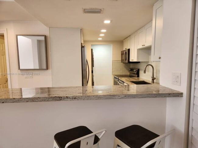 Building Photo - 5201 Orduna Dr