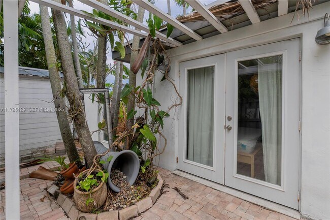 Building Photo - 1174 Garfield St