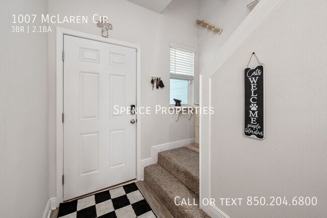 Building Photo - 1007 McLaren Cir
