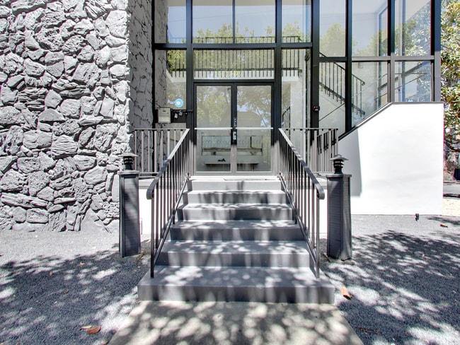 Building Photo - 1504 Newlands Ave