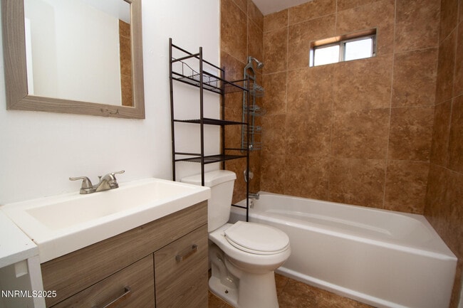 Building Photo - 1607 H St