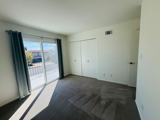 Building Photo - Ideal Multigenerational Home with Separate Downstairs Bedroom and Bath