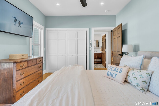 Building Photo - 49 Circle Beach Rd