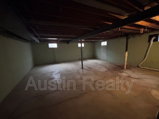 Building Photo - 8634 Burton Ave