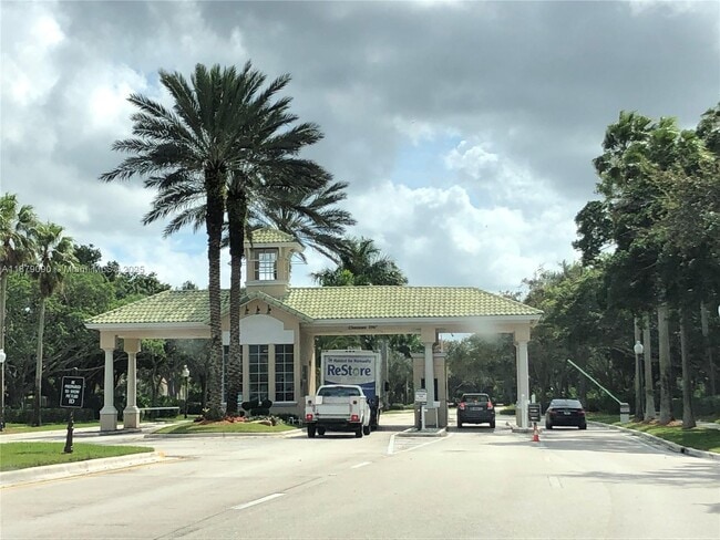 Building Photo - 693 Live Oak Ln