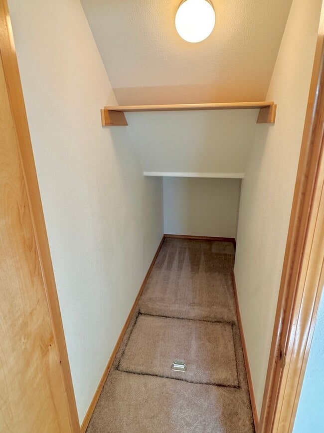 Building Photo - Montavilla Polished 2-Story with Hardwoods, Whole House A/C, Attached Garage, Off-street Parking