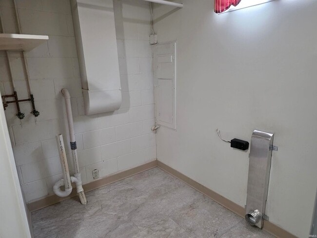 Building Photo - 1619 W Arlington Rd