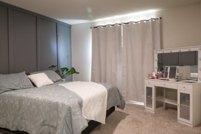 Building Photo - 6561 Sassafras Wy