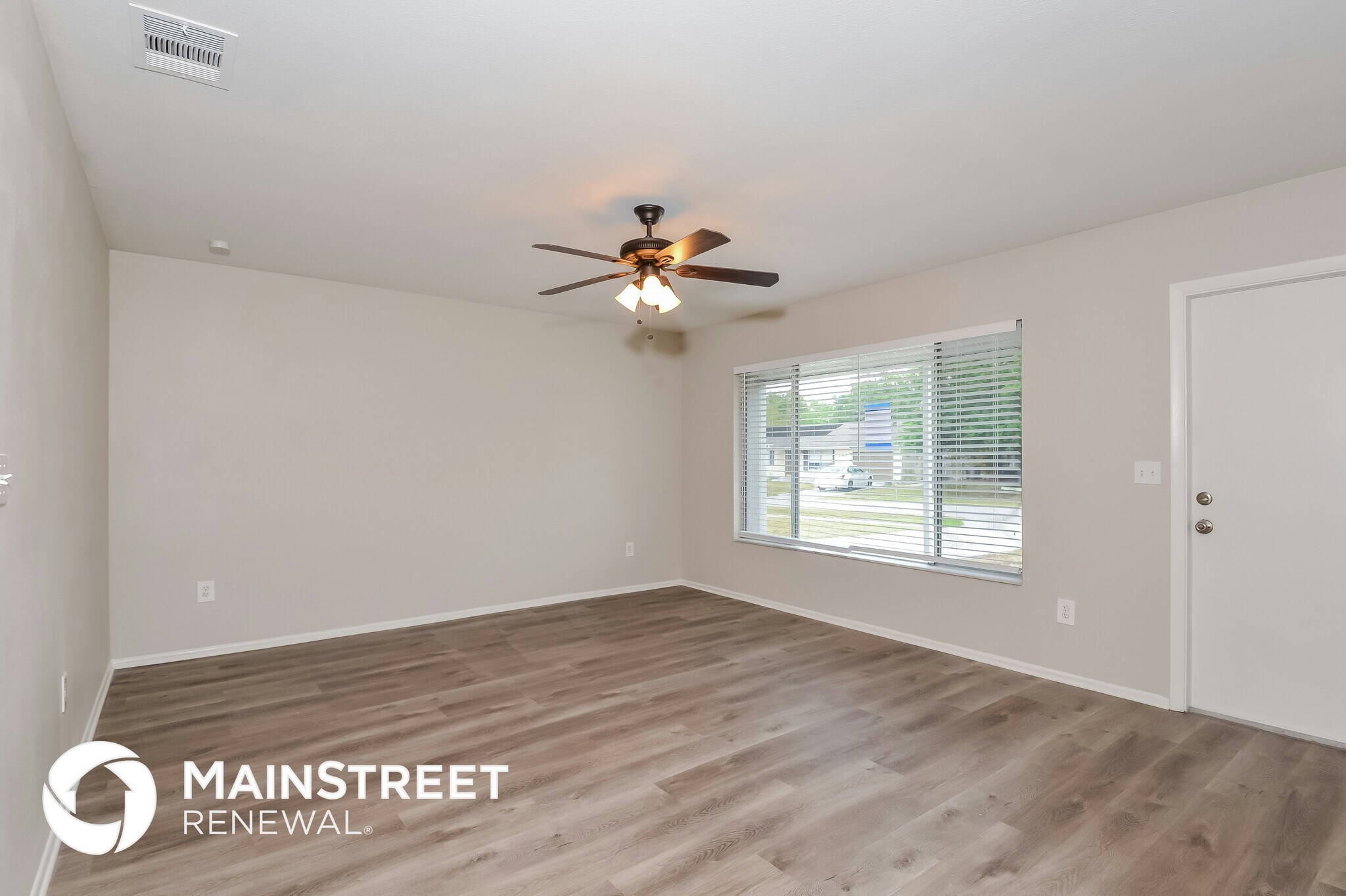 Building Photo - 6947 Roslyn Ct