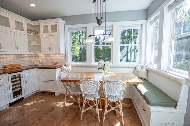 Building Photo - 9 Center Rd