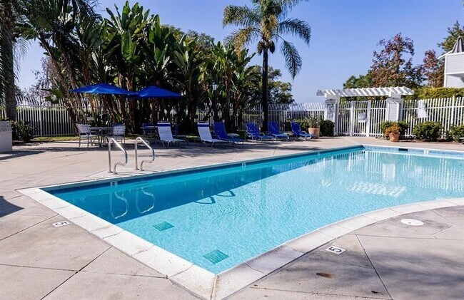 Building Photo - 9980 Scripps Vista Way