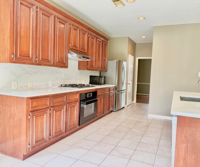 Building Photo - 22435 Cascade Springs Dr