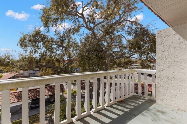 Building Photo - 1001 Pearce Dr