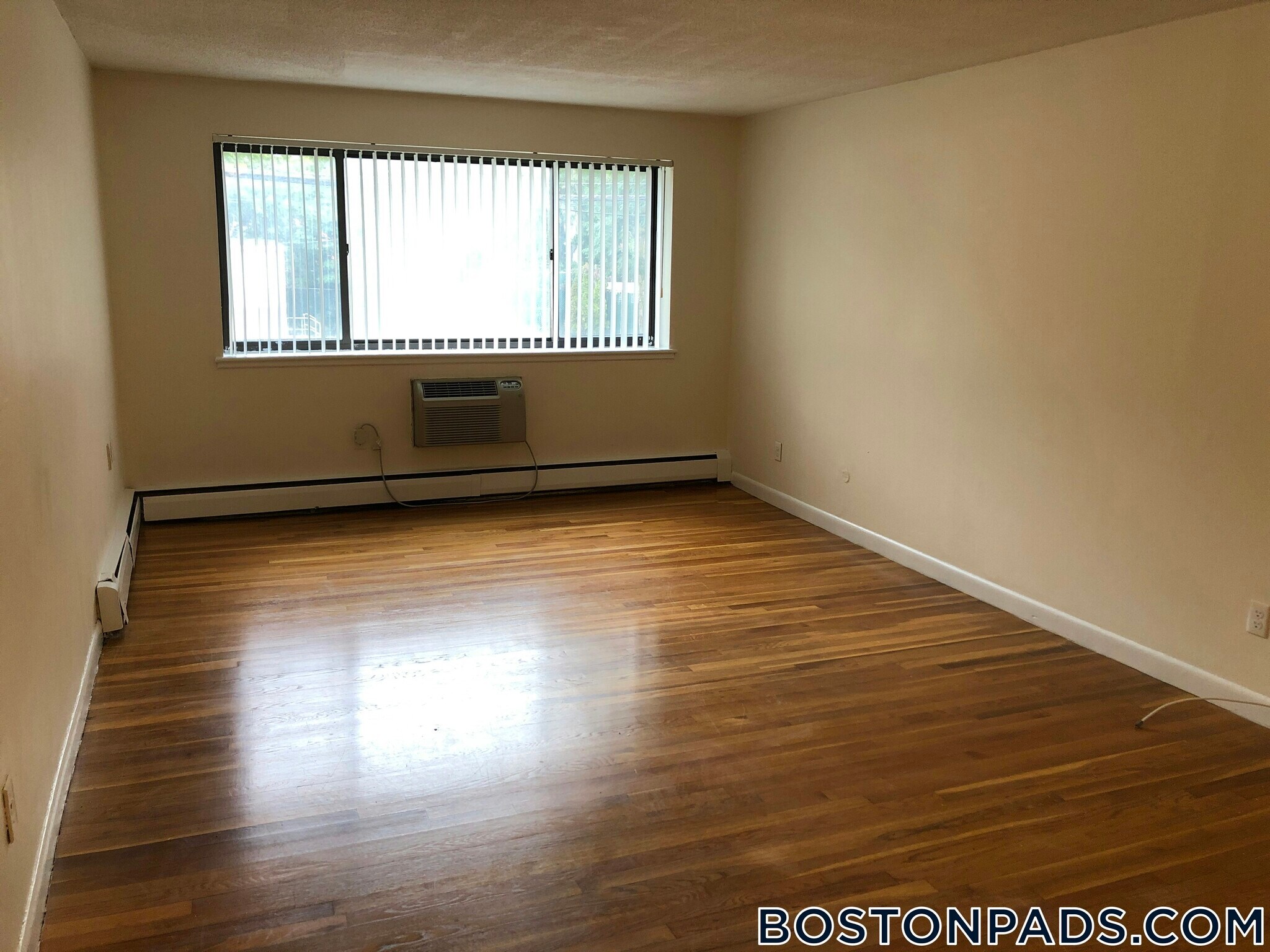 Building Photo - 122 Dustin St