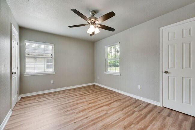 Building Photo - Recently Renovated Property in Hurst