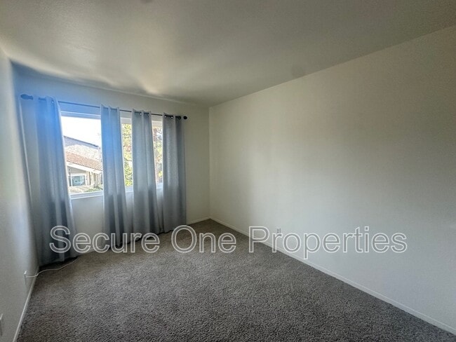 Building Photo - 491 Serento Cir