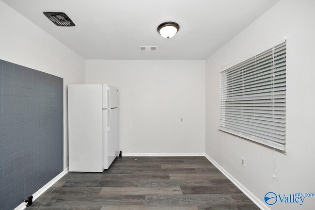 Building Photo - 4210 Toftoy Dr SW