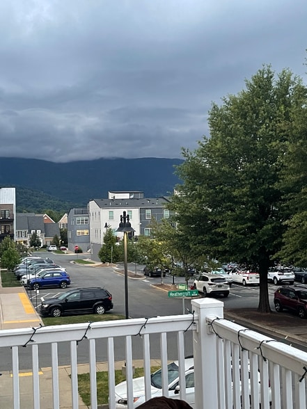 Building Photo - 1015 Heathercroft Cir