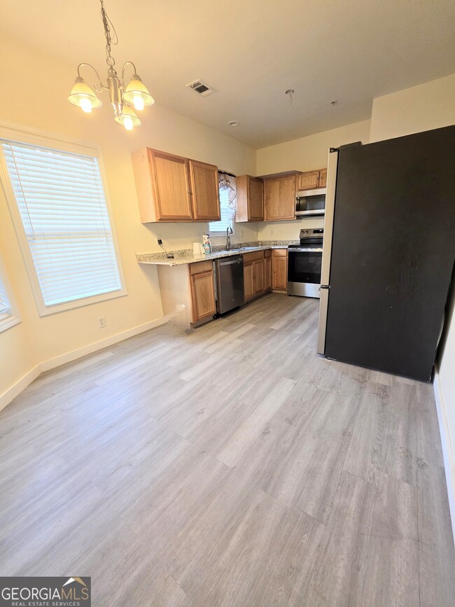 Building Photo - 207 Granite Way