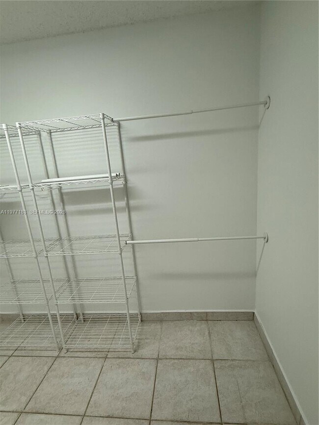 Building Photo - 550 SW 137th Ave