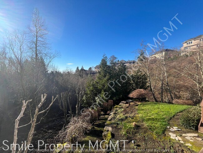 Building Photo - single house