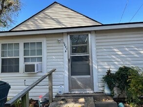 Building Photo - Cute duplex right on OU Campus