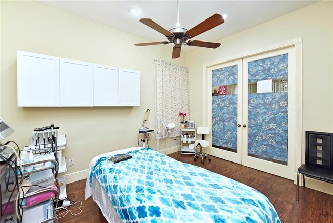 Building Photo - 12806 Willow Centre Dr