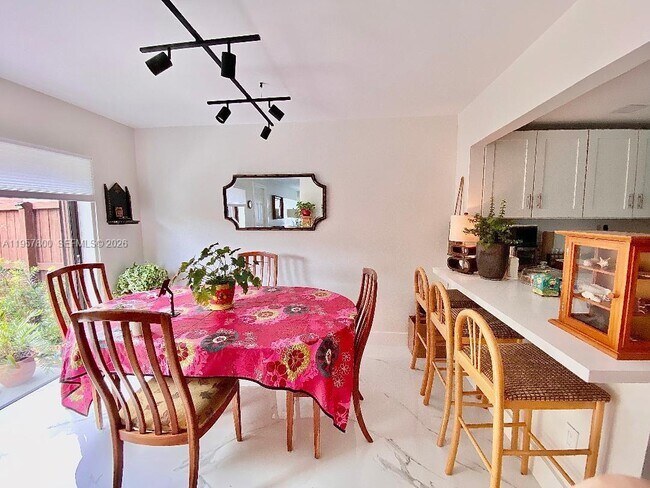 Building Photo - 6904 SW 114th Pl