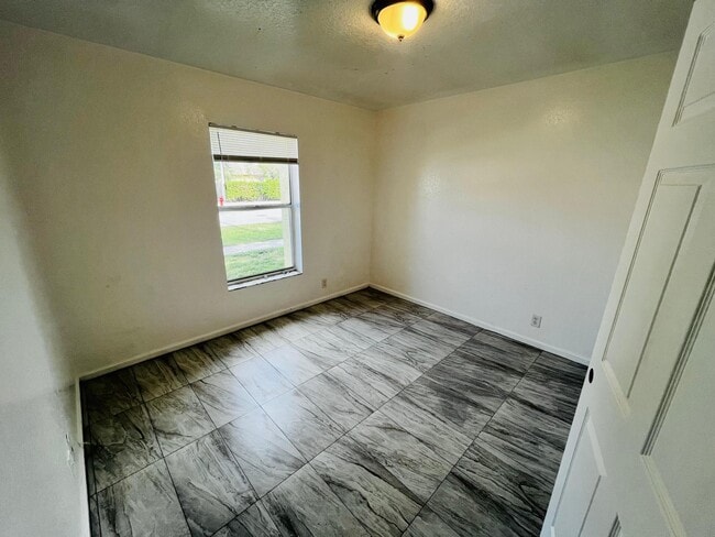 Building Photo - 13711 Yarmouth Ct