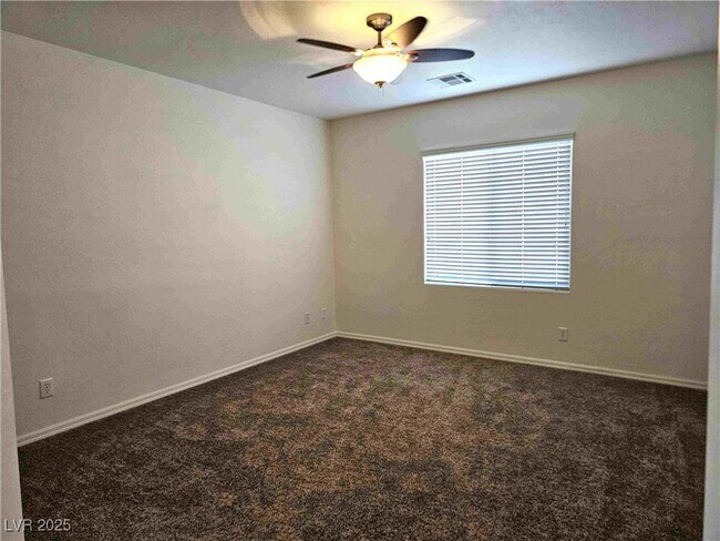 Building Photo - 2553 Chateau Clermont St