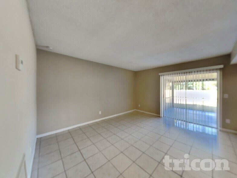 Building Photo - 16137 Ravendale Dr