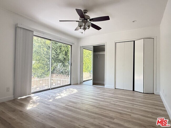 Building Photo - 1438 S Canfield Ave