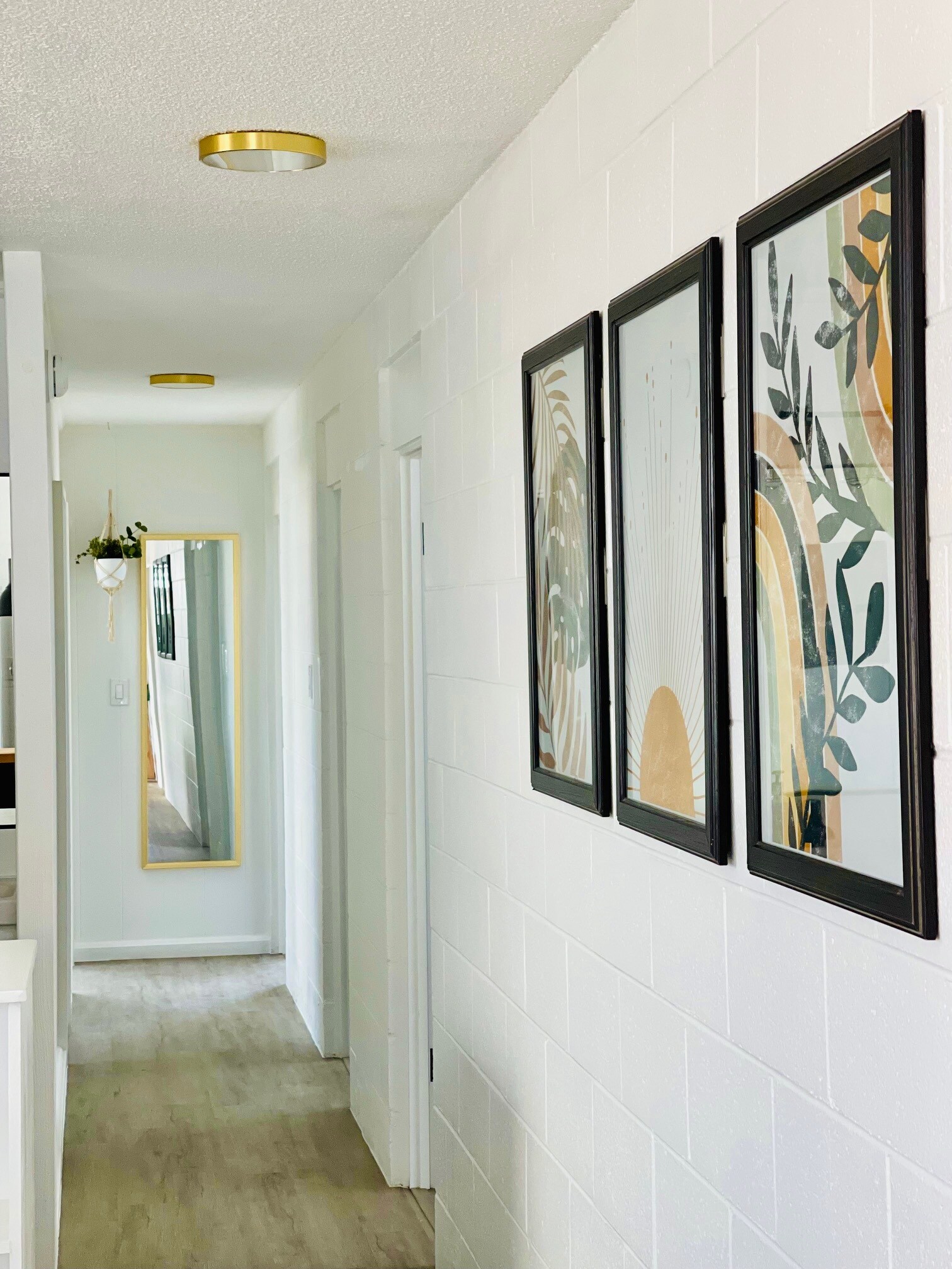 hallway - 2864 Waialae Ave