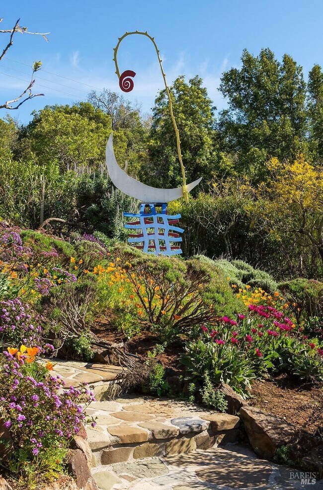 Building Photo - 1100 Bayhills Dr