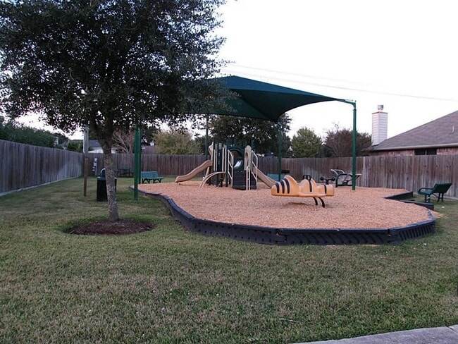 Building Photo - 5104 Big Spring Dr