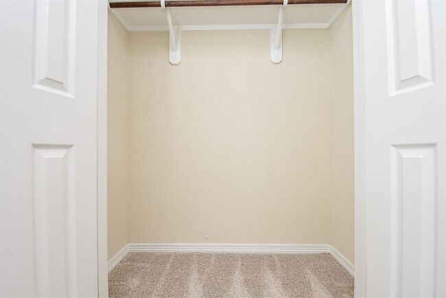 Building Photo - 8908 Clovermist Dr